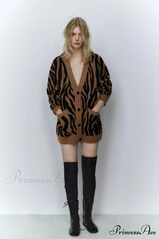 Animal Jacquard V-neck Extended Sleeve Cardigan - Image 2