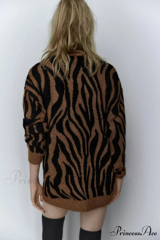 Animal Jacquard V-neck Extended Sleeve Cardigan - Image 3