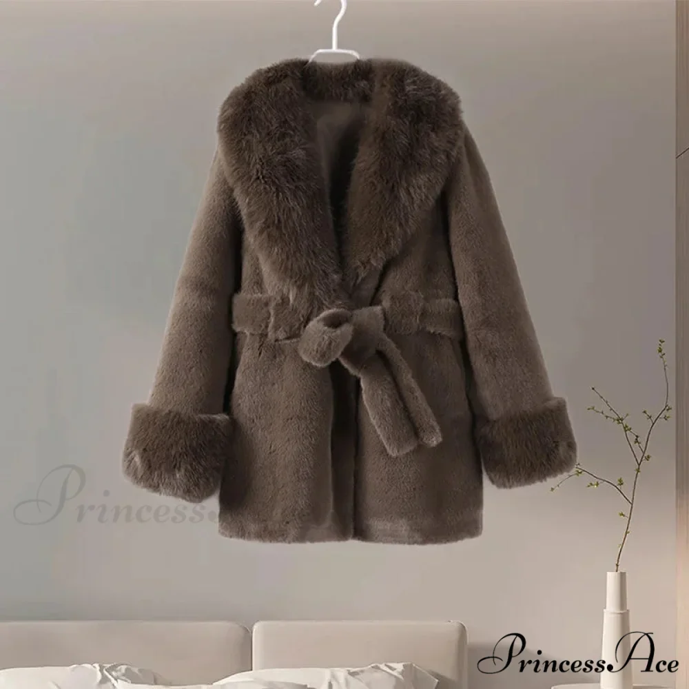 Antique Fox Fur Cinched Lavish Coat - Image 4