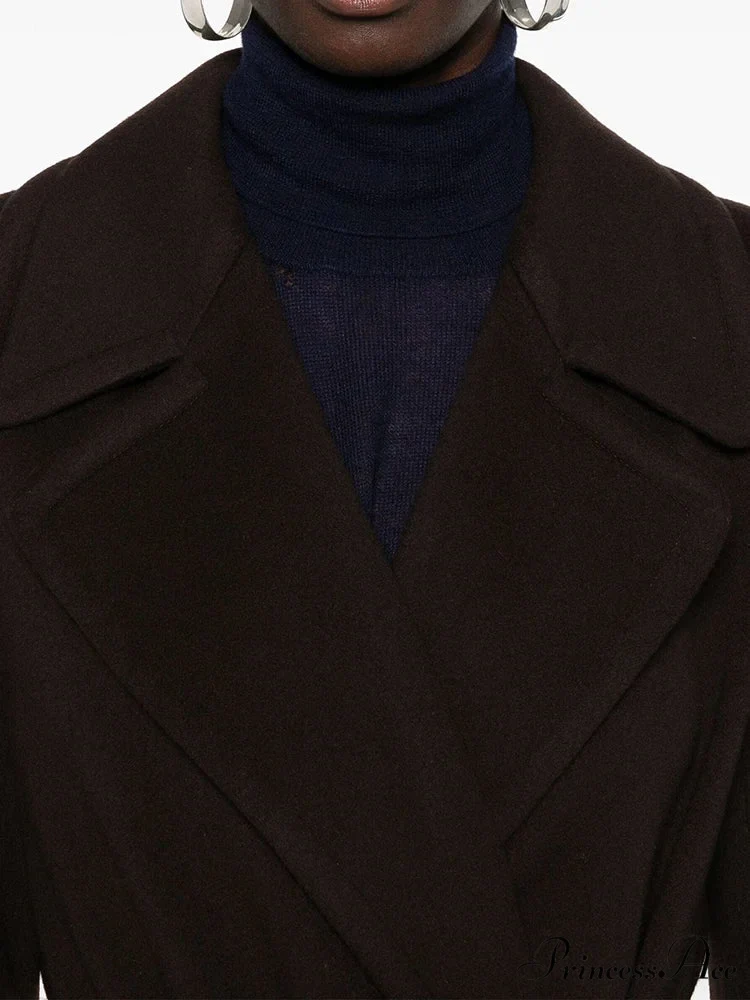 Brown Woolen Lapel Slim Overcoat
Modified Output: Brown Wool Lapel Narrow Overcoat - Image 5