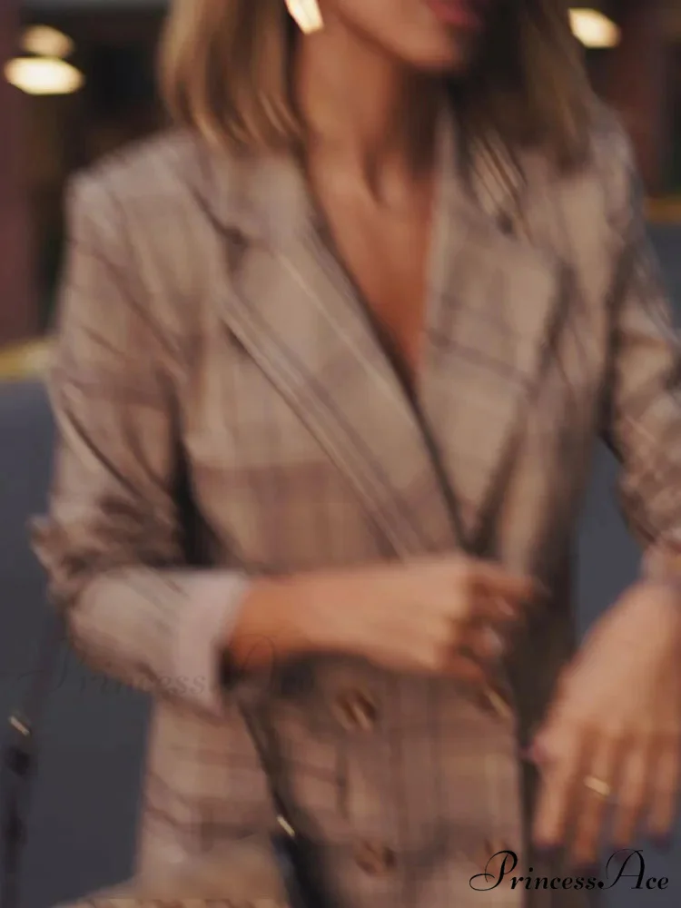 Checkered Pattern Sleek Suit Jacket - Image 3