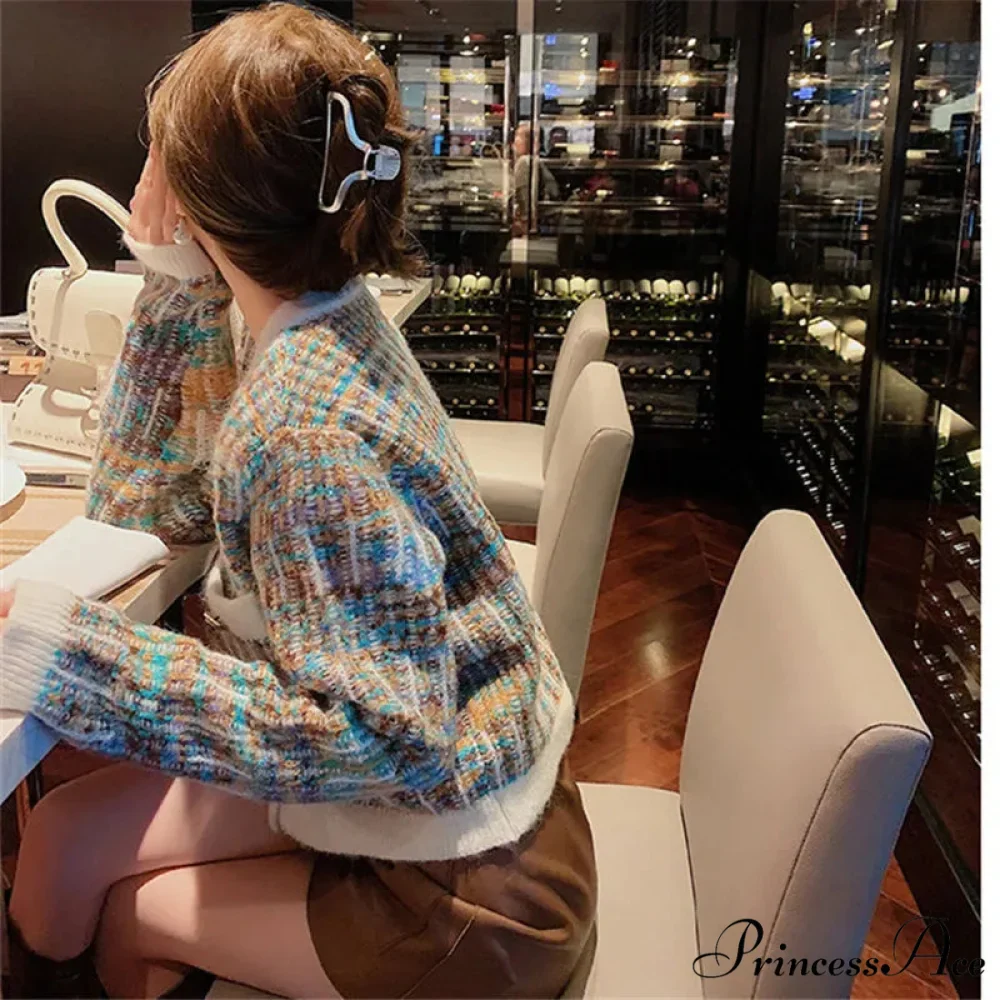 Circular Neck Shade Matching Knitted Fall Cardigan - Image 6