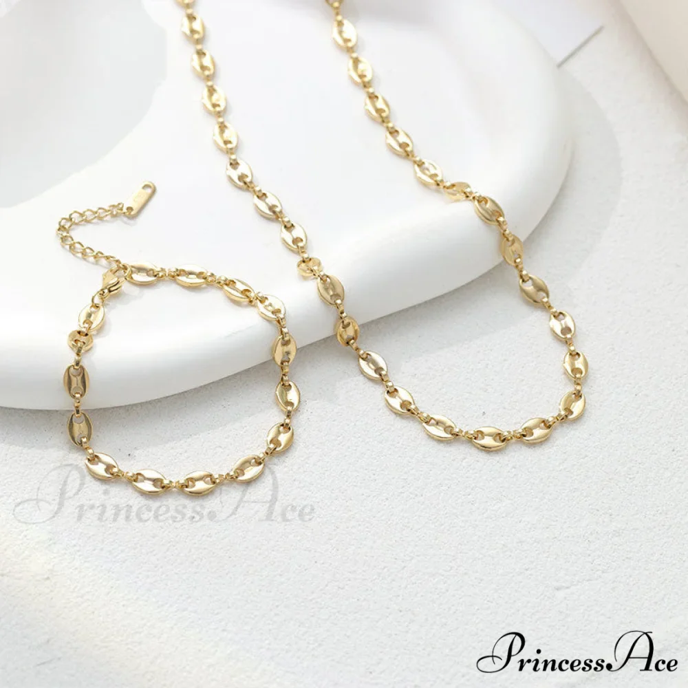 Retro Style Hollow Hot Circle Chain Necklace - Image 3