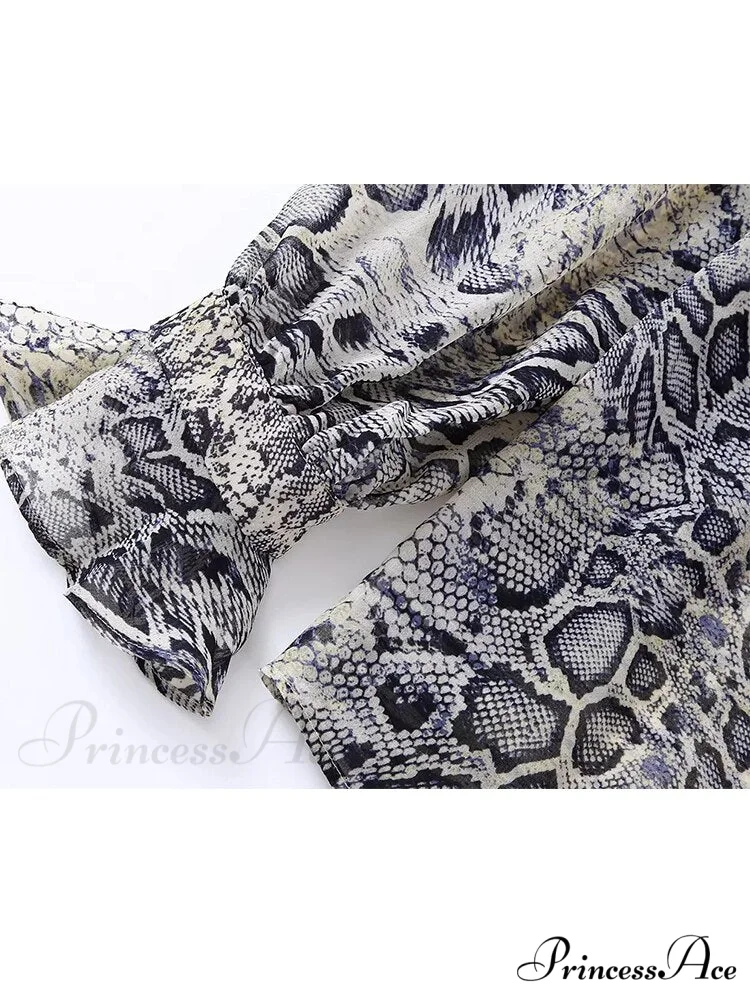 Animal Printed Long Sleeve V-Neck Blouse - Image 5