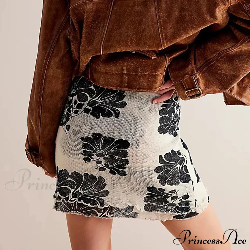Delicate Net Floral Pattern Skirt - Image 2