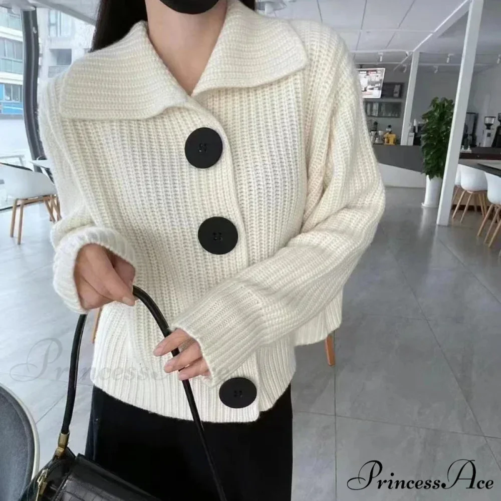 Durable Extended Sleeve Solo-Buttoned Cardigan - Image 3