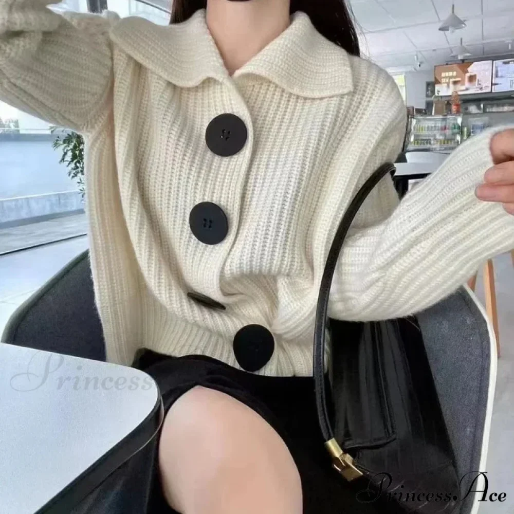 Durable Extended Sleeve Solo-Buttoned Cardigan - Image 4