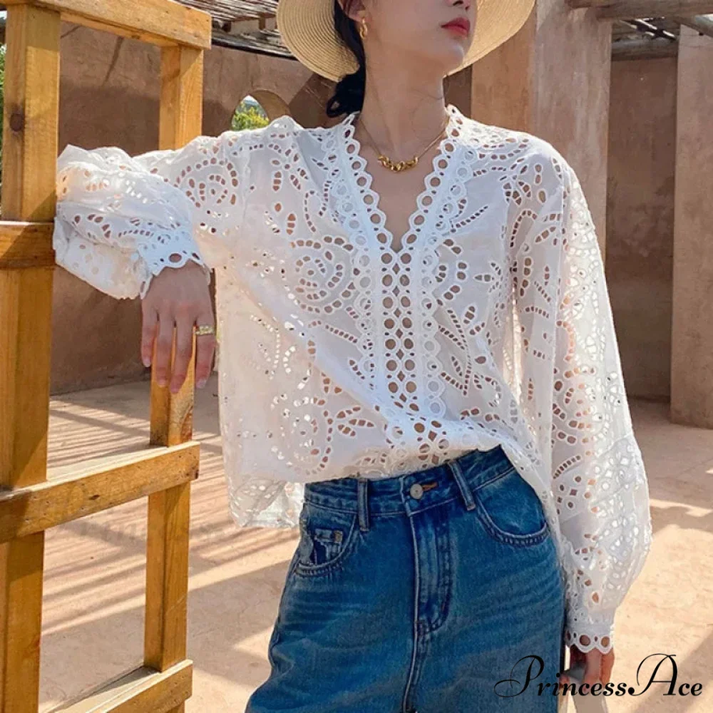 Extended Sleeve V-Neck Empty Out Flowered Lace Boho Top - Image 2