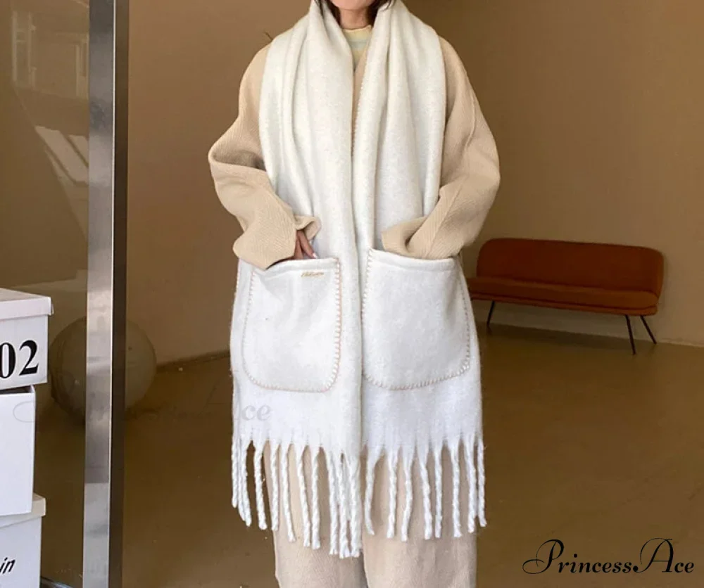 High-end Cashmere Monochrome Pocket Scarf - Image 2