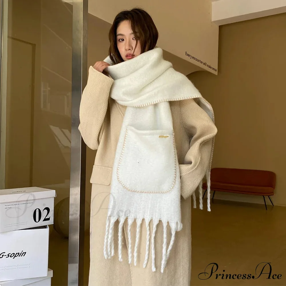 High-end Cashmere Monochrome Pocket Scarf - Image 3