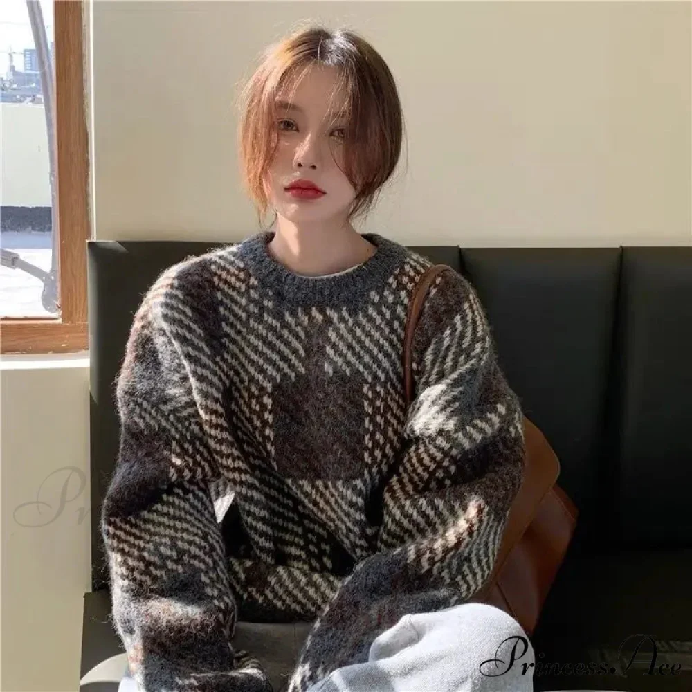 High Street Informal Reproduction Circular Neck Sweater - Image 2