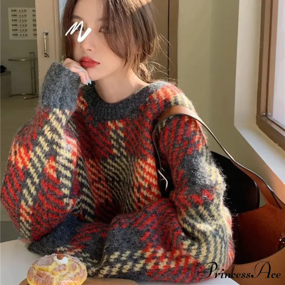 High Street Informal Reproduction Circular Neck Sweater - Image 3