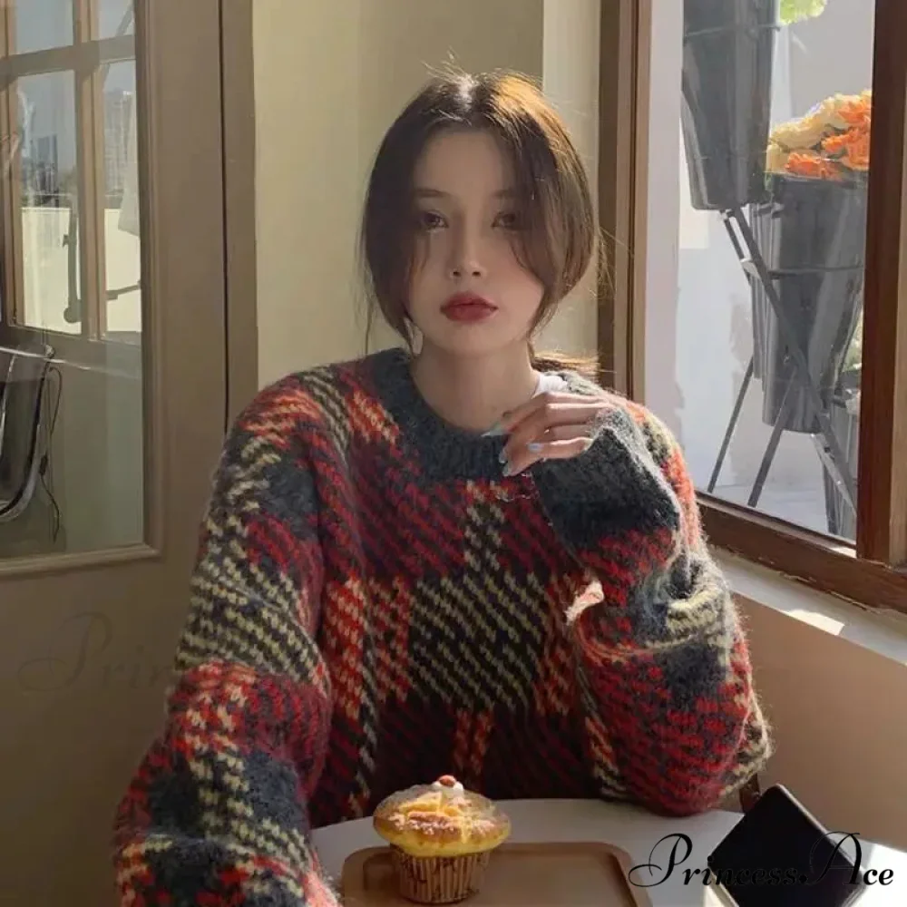 High Street Informal Reproduction Circular Neck Sweater - Image 5
