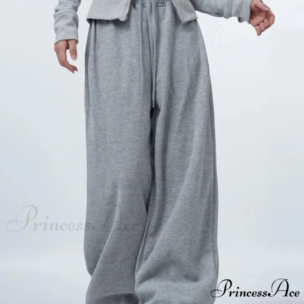 Large Grey 2000s Women Sweatpants Trousers - Image 5