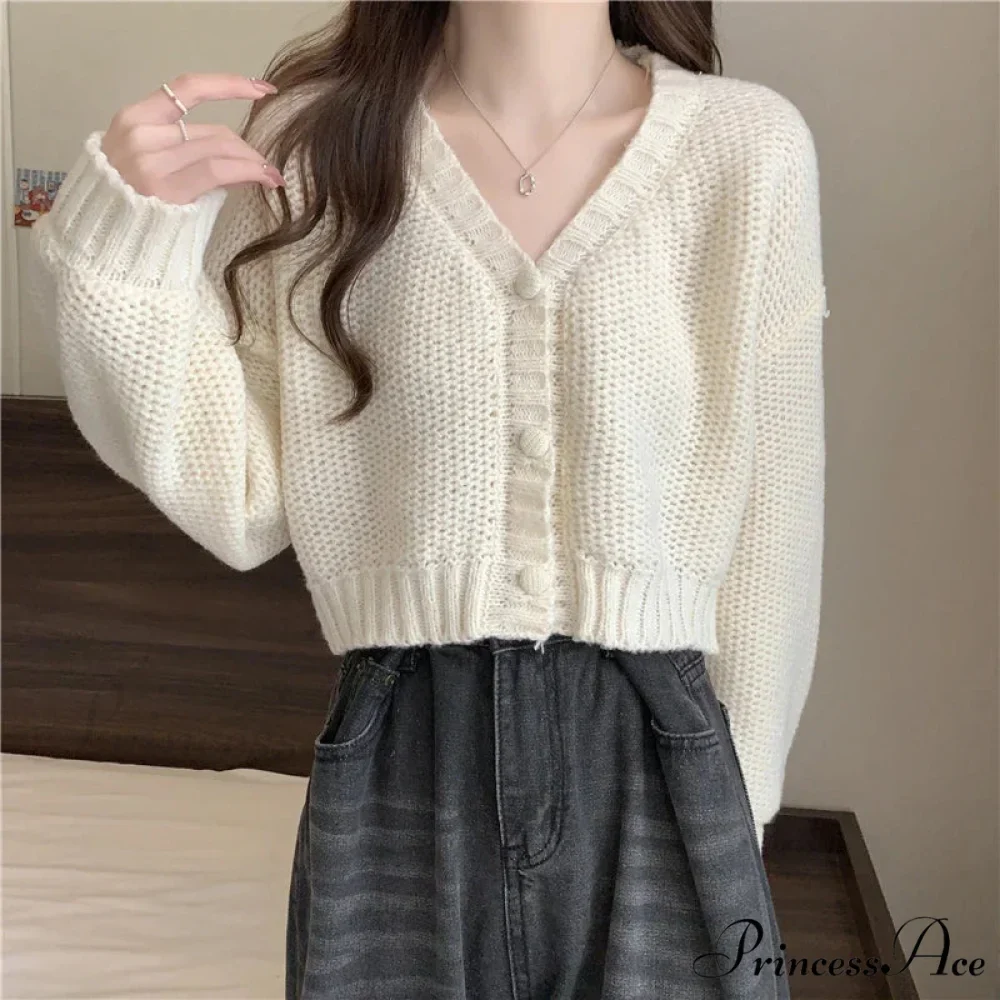 Low-cut Buttoned Knitted Cardigan - Image 11