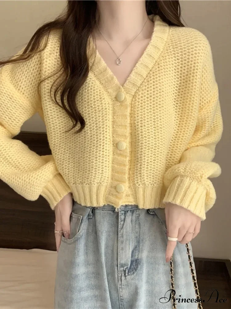 Low-cut Buttoned Knitted Cardigan - Image 5