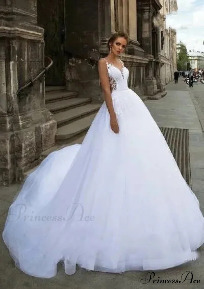 Low-cut Sleeveless Lace Bridal Gown - Image 5