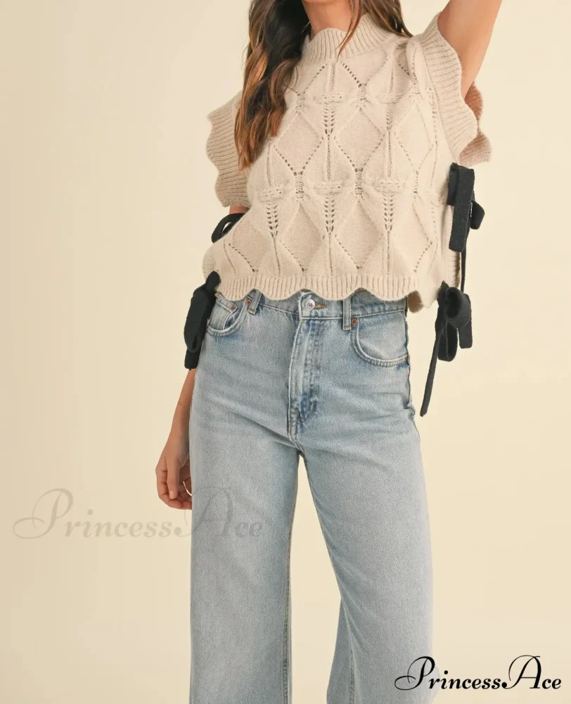 Monochrome Scalloped Edging Cozy Jumper - Image 3