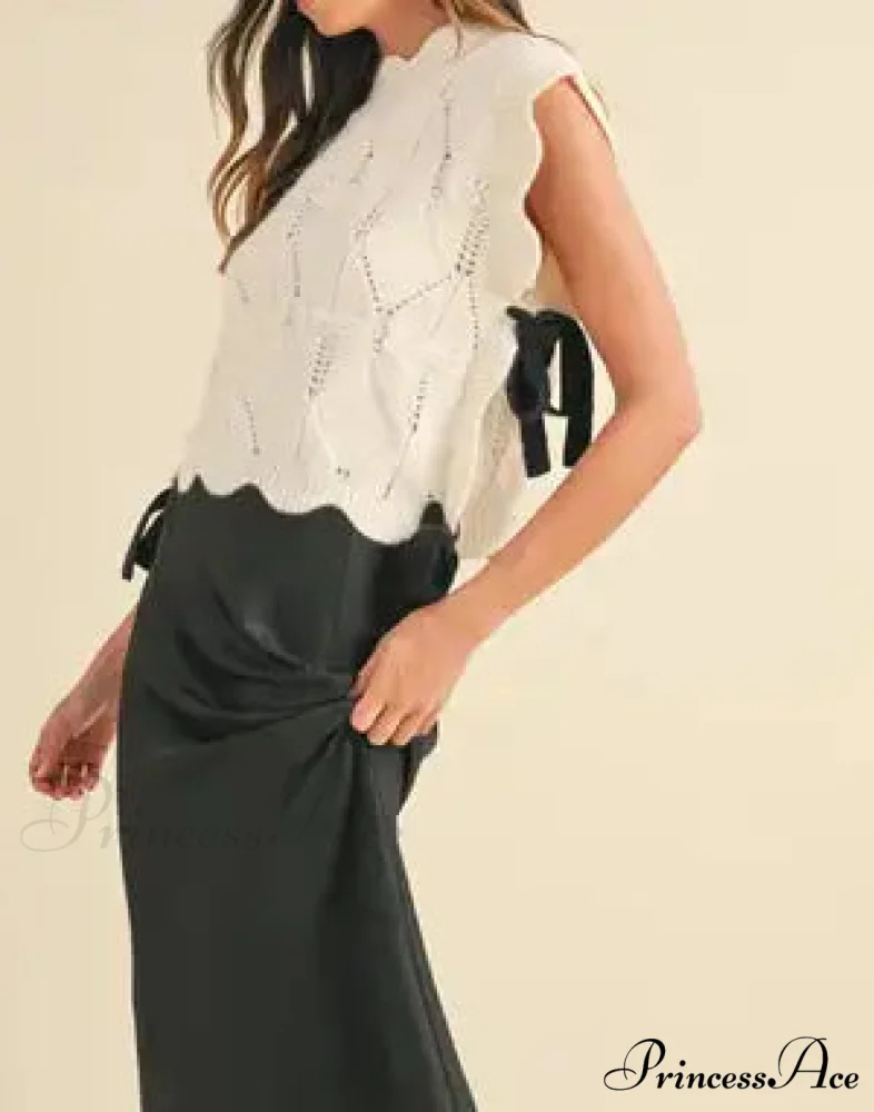 Monochrome Scalloped Edging Cozy Jumper - Image 4