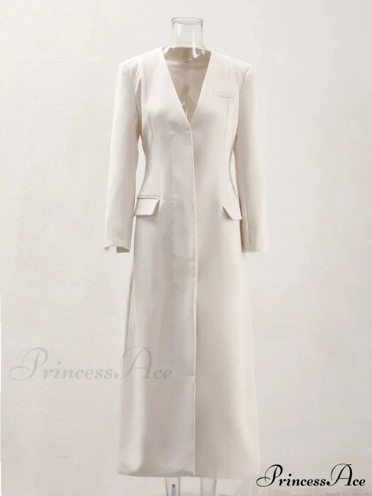 No Collar Single-Breasted Slim Overcoat
Modified Output: No Collar Single-Buttoned Sleek Overcoat - Image 2