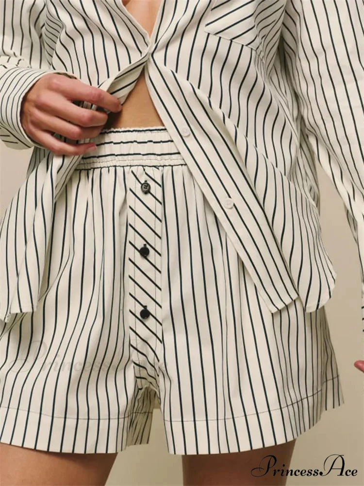 Patterned Button Wide Leg Short - Image 3