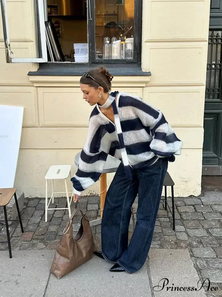 Patterned Different-colored V-neck Baggy Cardigan - Image 2