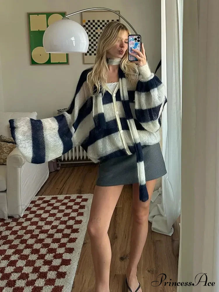 Patterned Different-colored V-neck Baggy Cardigan - Image 3