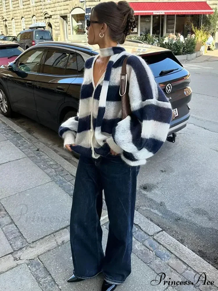 Patterned Different-colored V-neck Baggy Cardigan - Image 5