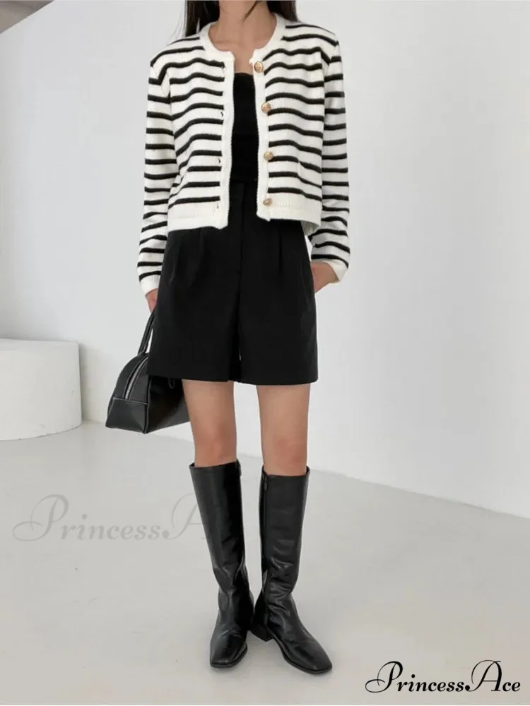 Patterned Print Cropped Baggy Knit Cardigan - Image 3