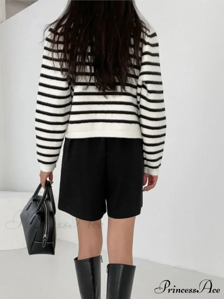 Patterned Print Cropped Baggy Knit Cardigan - Image 4
