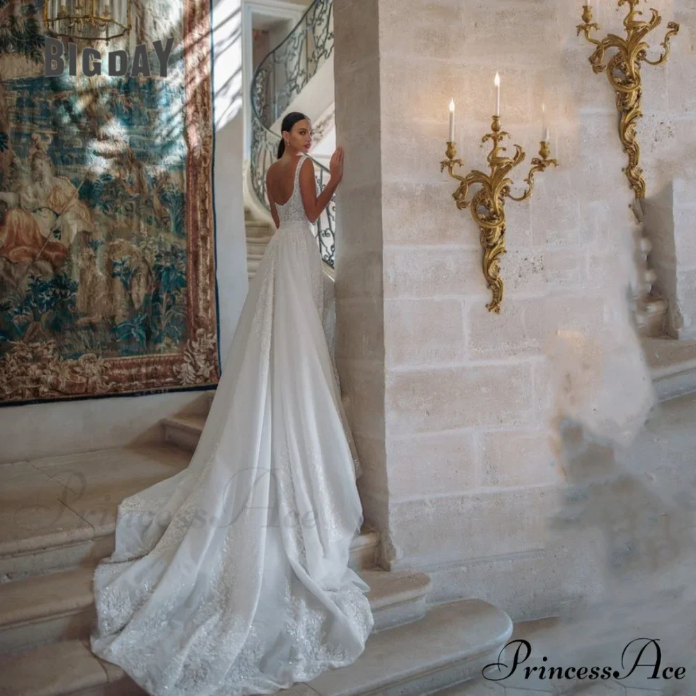 Profound Plunging Neckline Extended Tail Evening Marriage Gown - Image 3