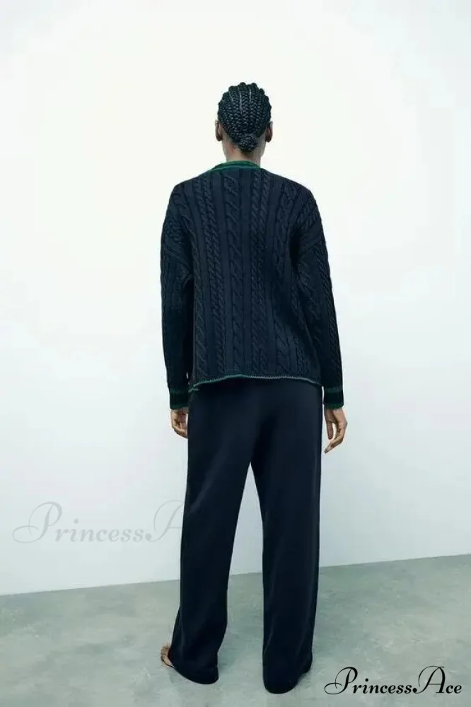 Relaxed Style Opposing V-neck Cardigan - Image 3