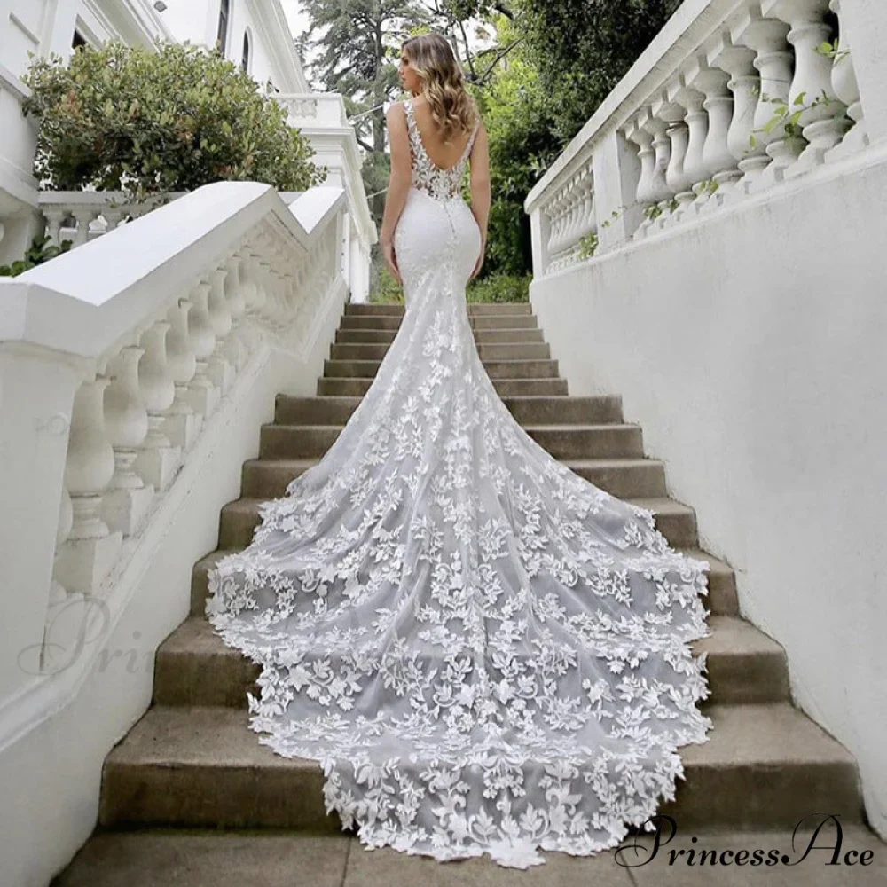 Slender Tail Bridal Gown - Image 2