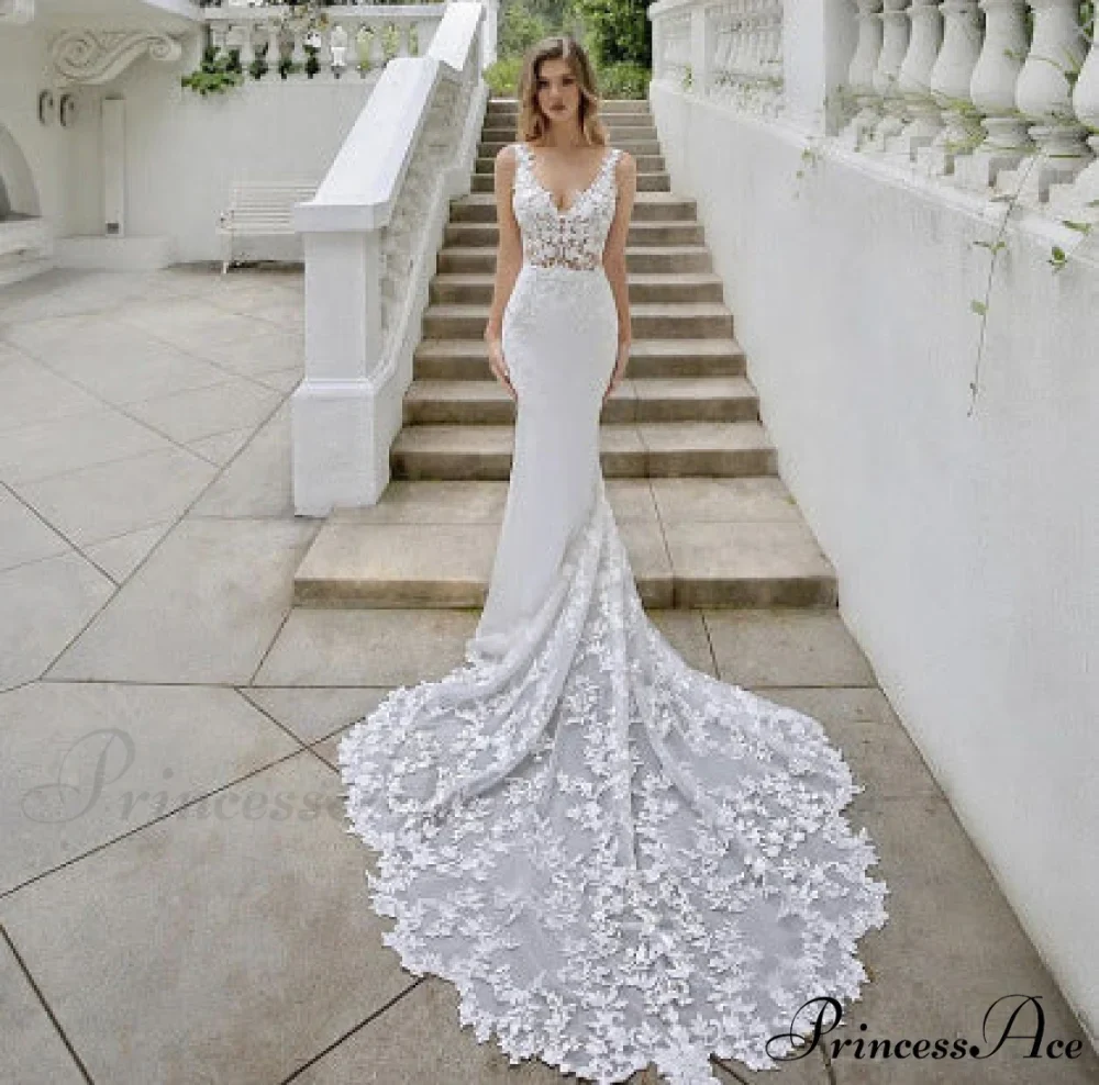 Slender Tail Bridal Gown - Image 3