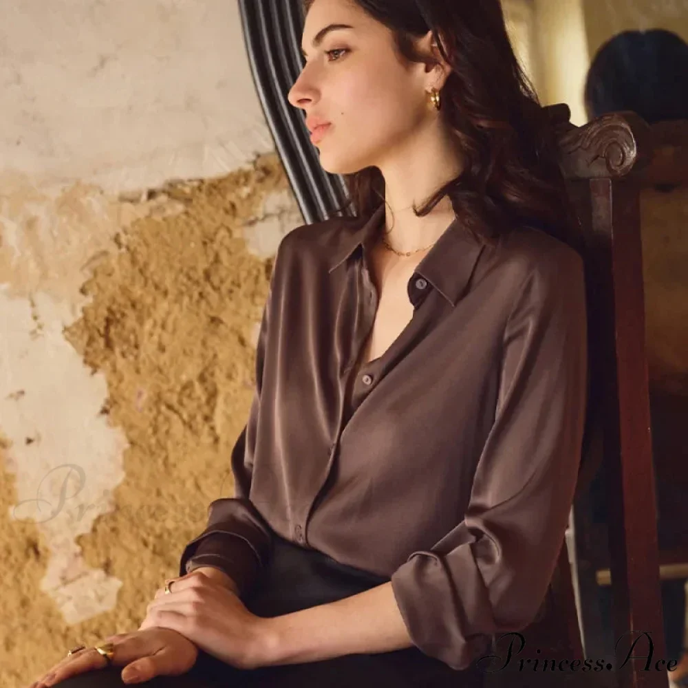 Smooth Solid Extended Sleeve Turtleneck Blouse - Image 3
