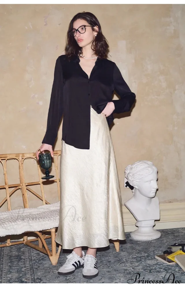 Smooth Solid Extended Sleeve Turtleneck Blouse - Image 7