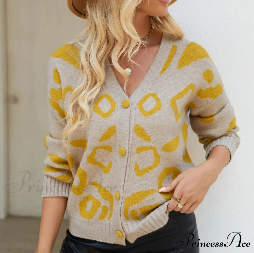 Spotted Jacquard Solo Buttoned Knitted Cardigan - Image 2
