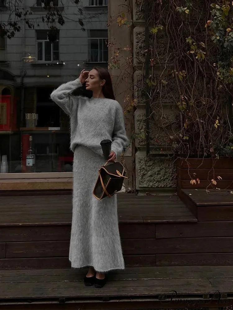 Stylish Round-neck Cashmere Skirt Pullover - Image 7