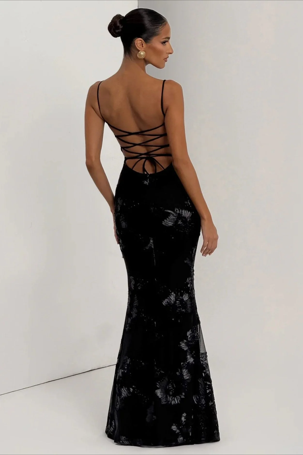 3D Applique Bone Pad Tie Back Solid Prom Dress - Image 5