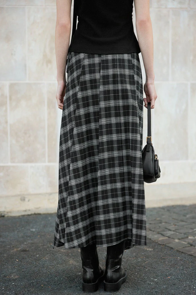 Asymmetrical Black White Plaid Slim-Fit Skirt - Image 3