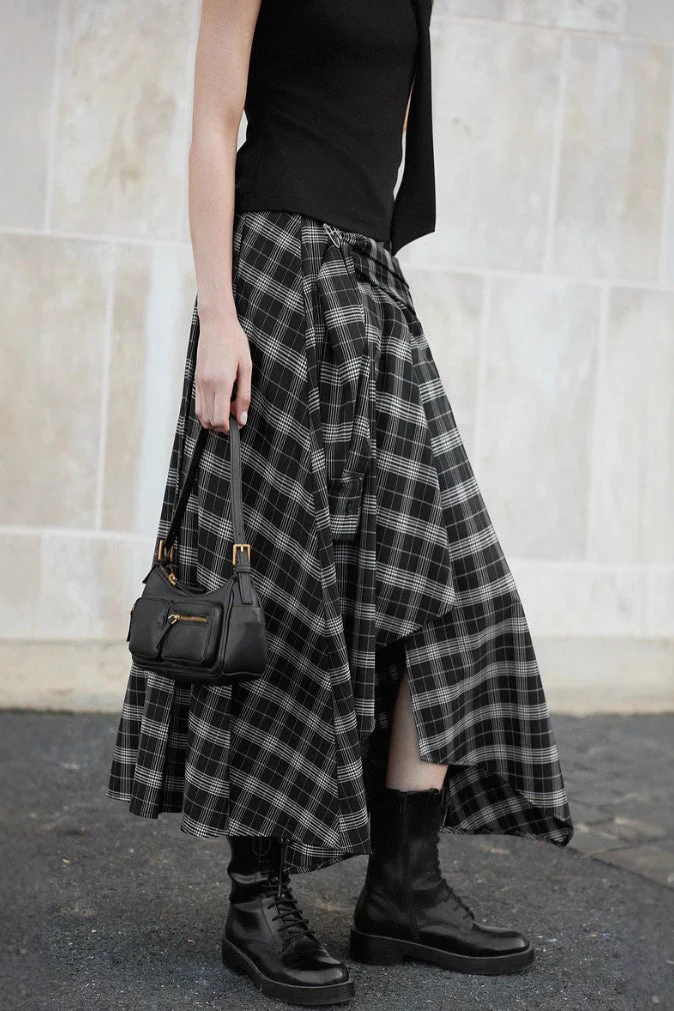 Asymmetrical Black White Plaid Slim-Fit Skirt - Image 4