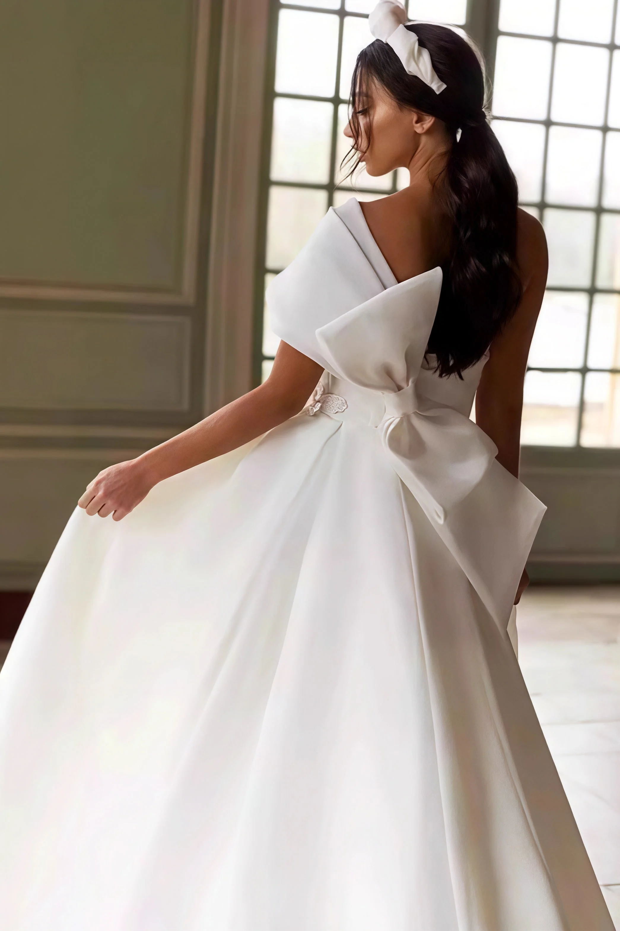 Asymmetrical Shoulder Elegant Wedding Dress - Image 3