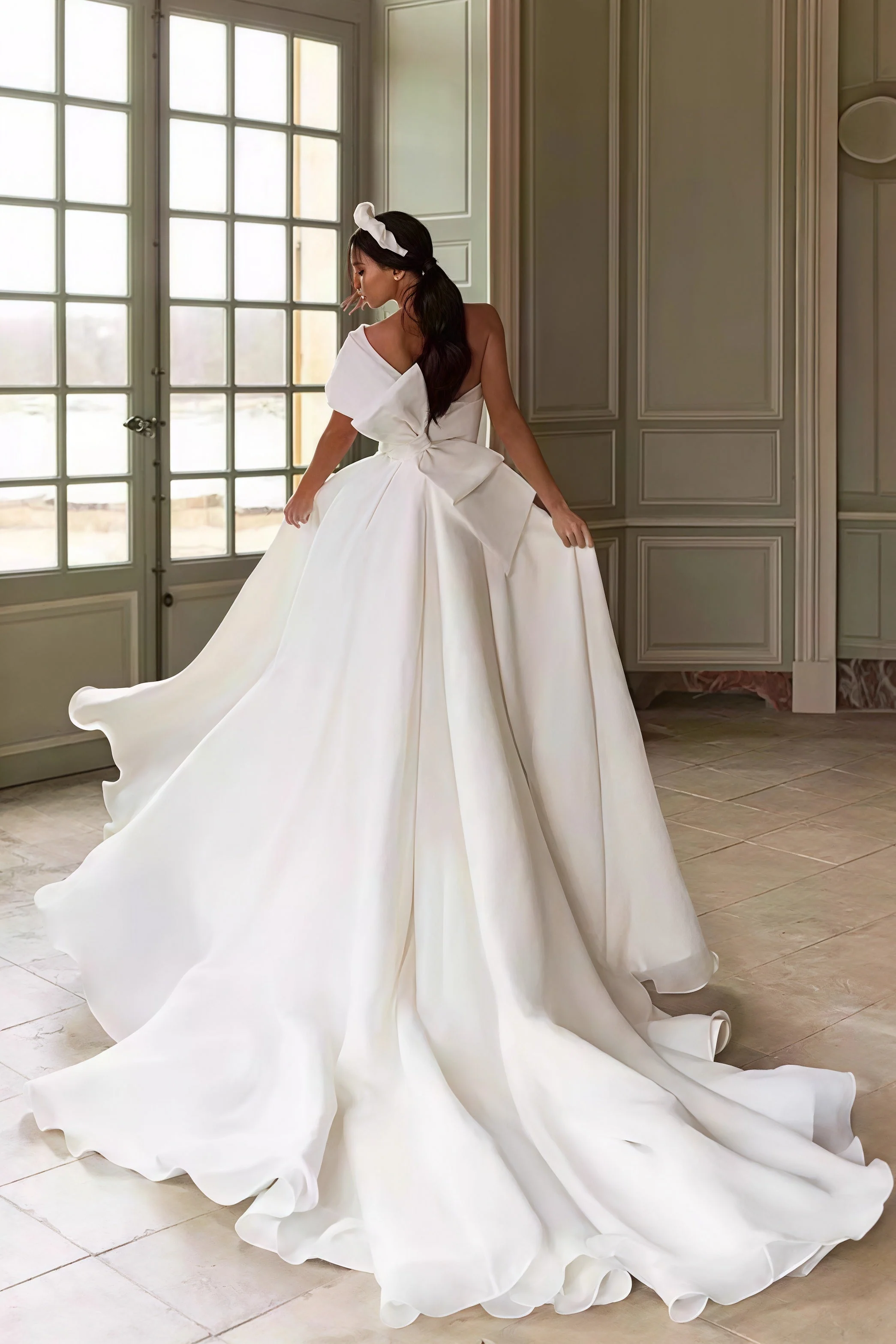 Asymmetrical Shoulder Elegant Wedding Dress - Image 4