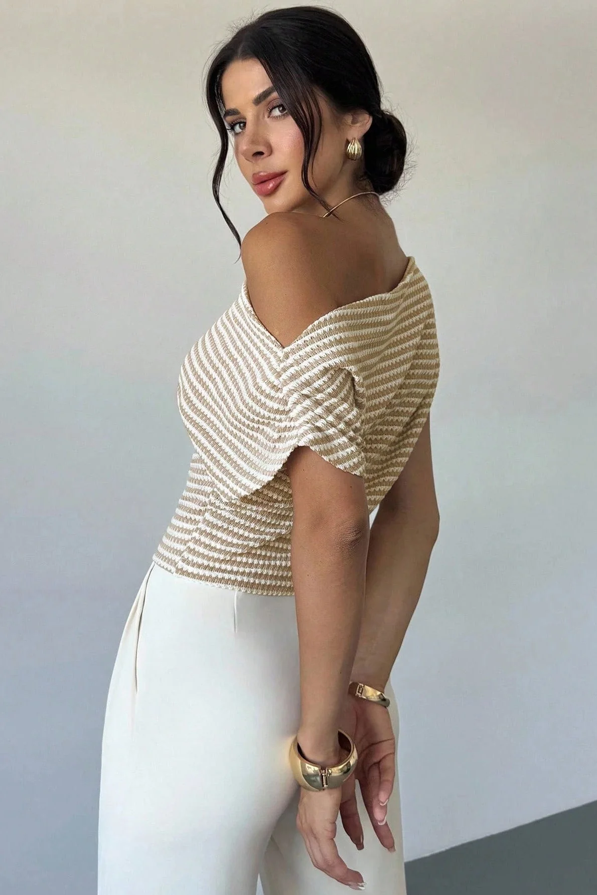 Chic Cold Shoulder Stripe Short Sleeve Knit Blouse - Image 3