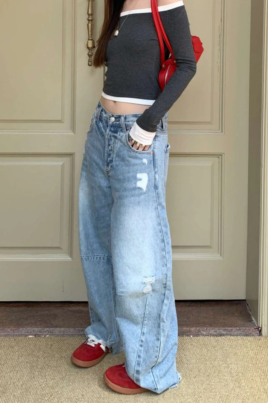 Chic Distressed Curved Wide Leg Vintage Washed Jeans - Image 2