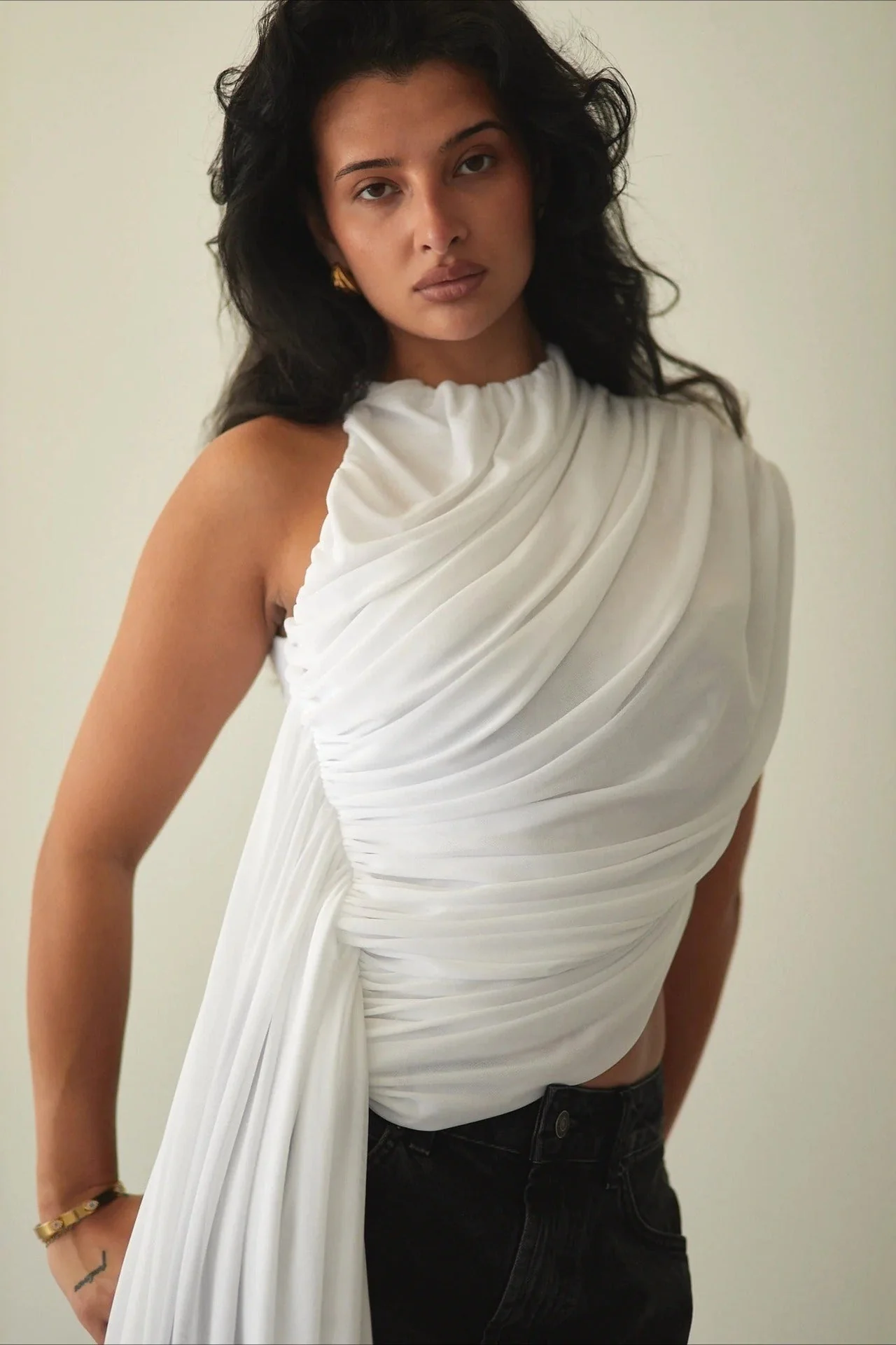 Chic Irregular Solid Ruched Sleeveless Blouse - Image 2