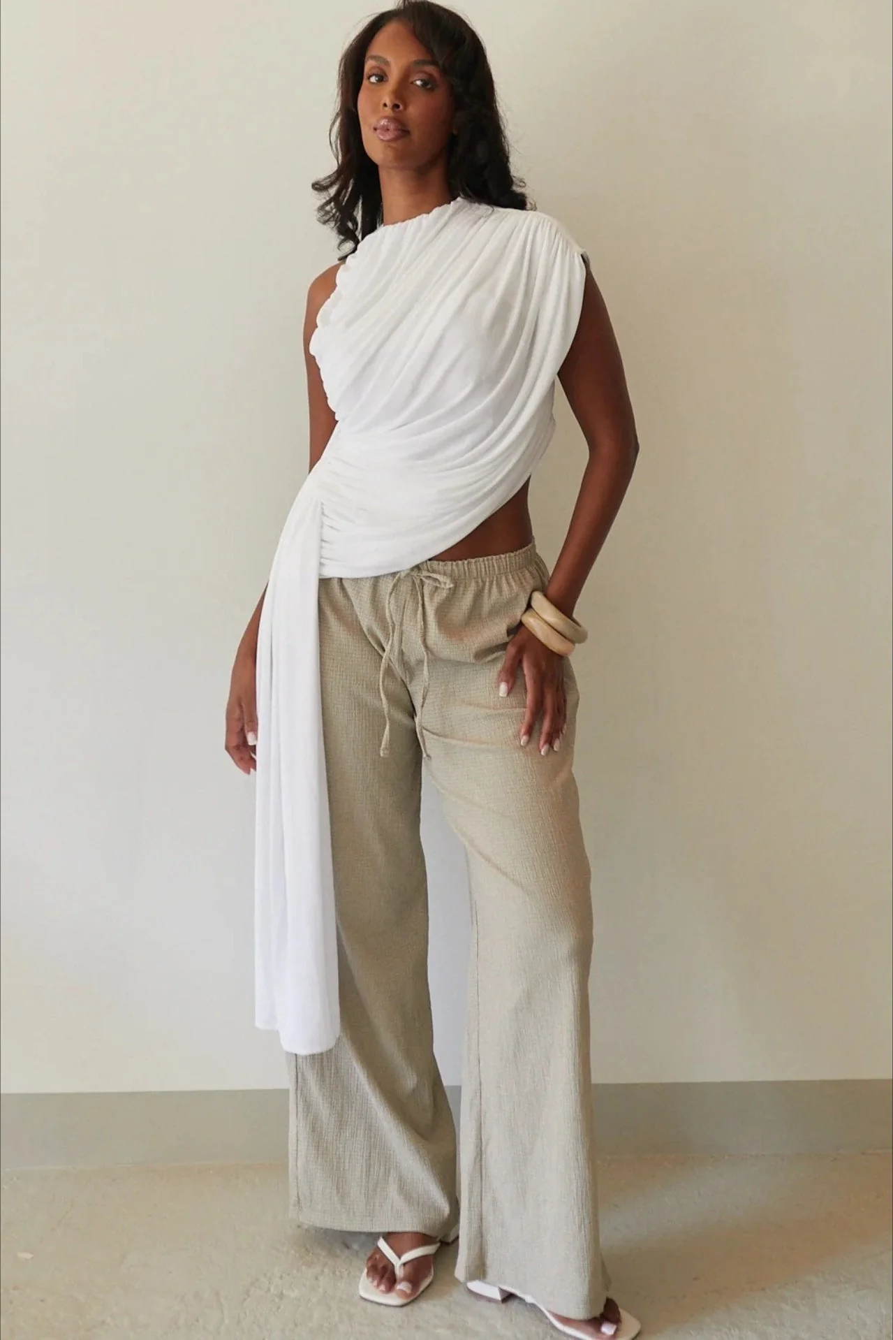 Chic Irregular Solid Ruched Sleeveless Blouse - Image 3