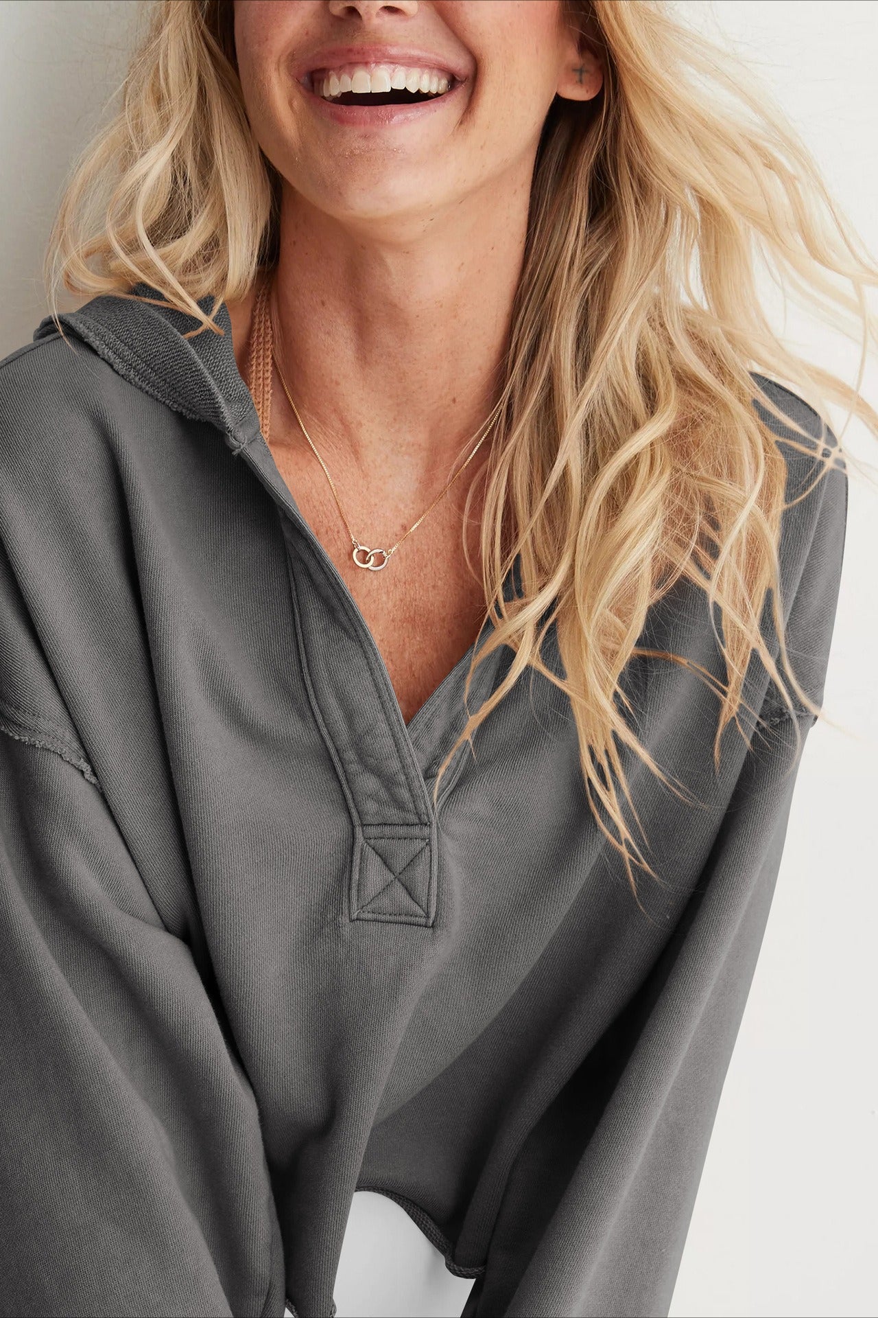 Chic Relaxed Solid V-Neck Hoodie - Image 11