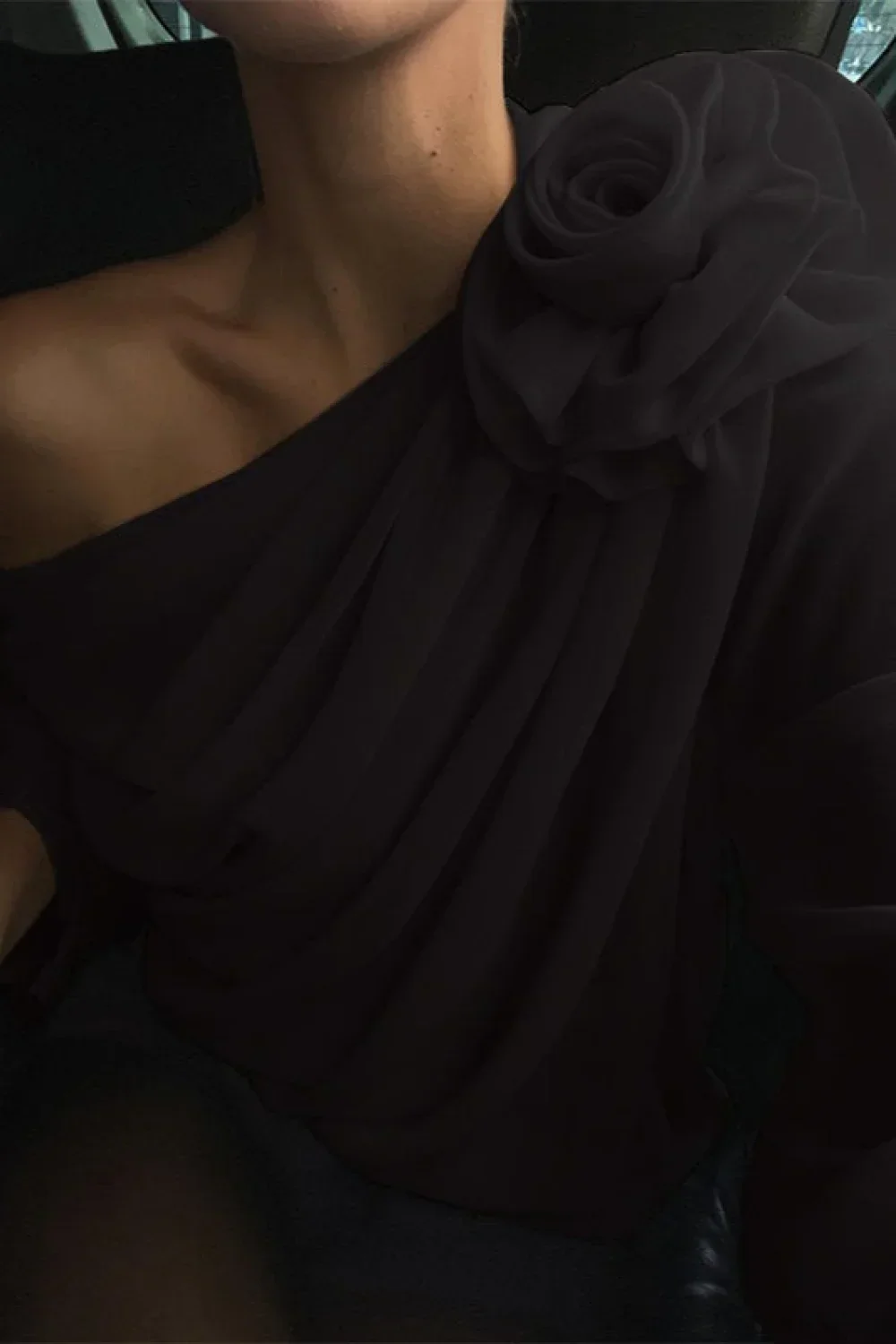 Chiffon Floral Off-the-Shoulder Fitted Blouse - Image 9