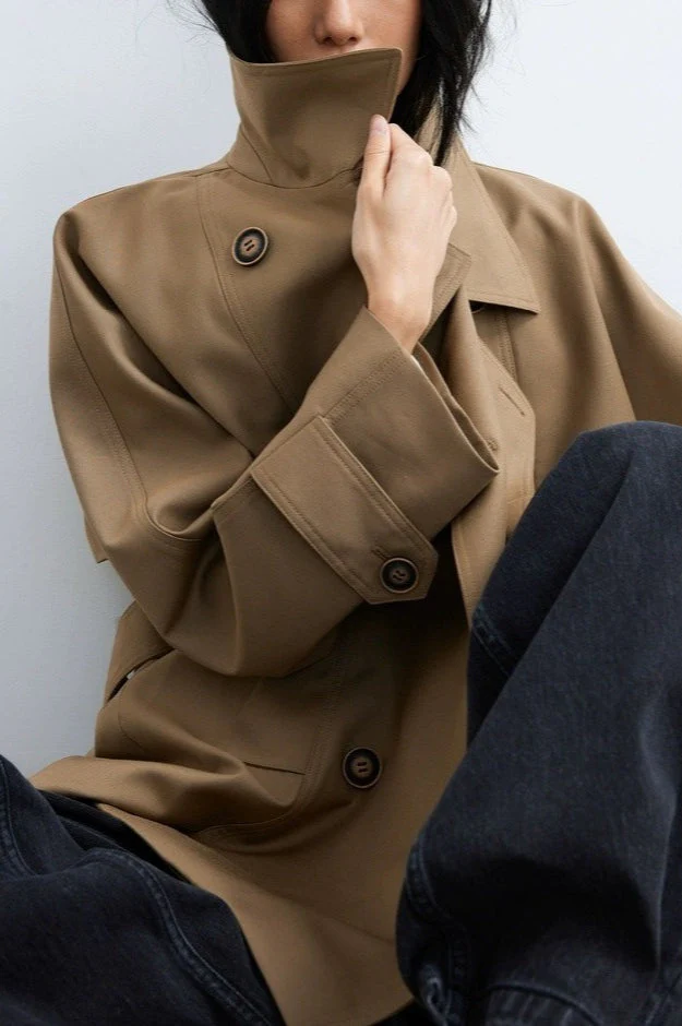 Classic Twill 3D-Silhouette Collared Short Trench Coat - Image 5